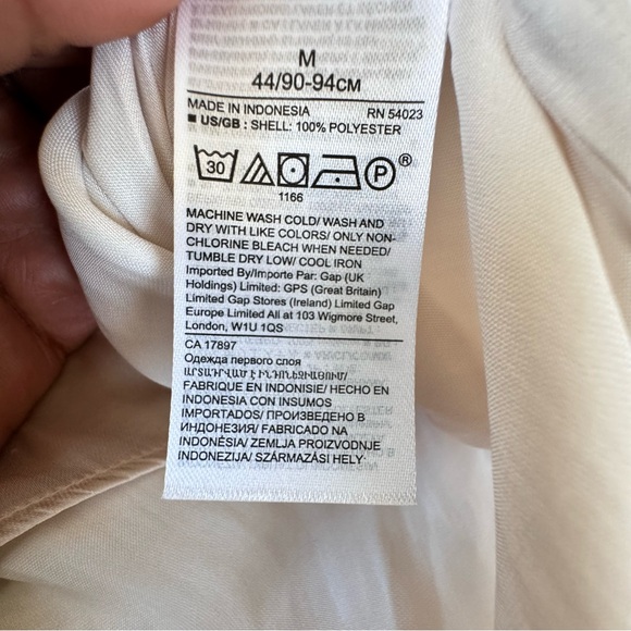 Banana republic size medium. - Picture 8 of 16